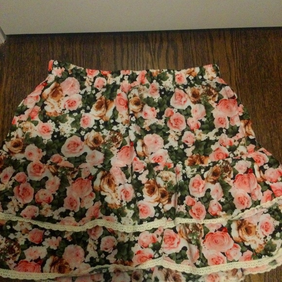Floral skirt - Picture 1 of 2
